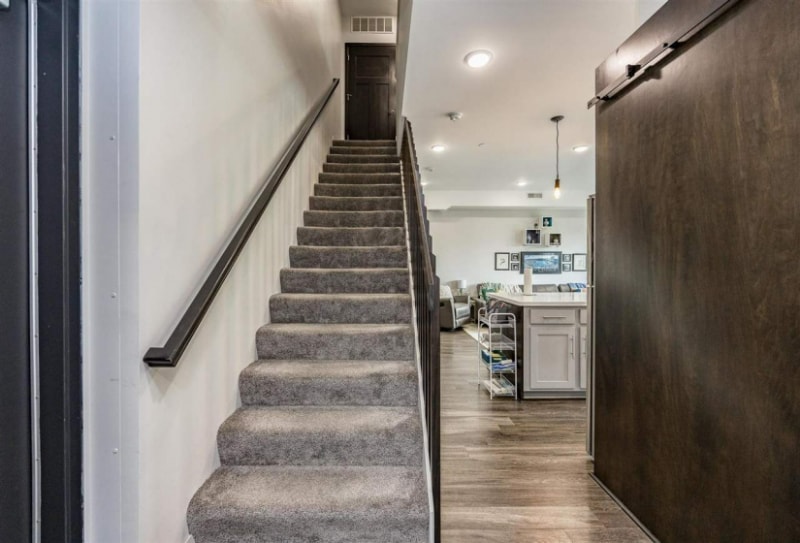 Building Photo - 527 S Dubuque St