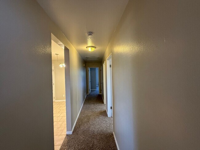 Building Photo - Recently updated single story home in Mode...