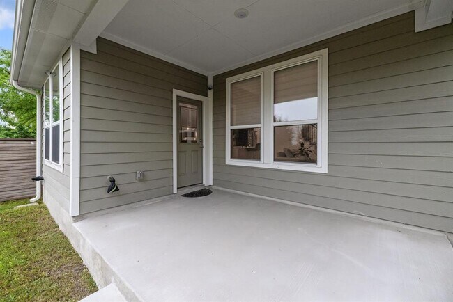 Building Photo - 2604 Acoma Ln