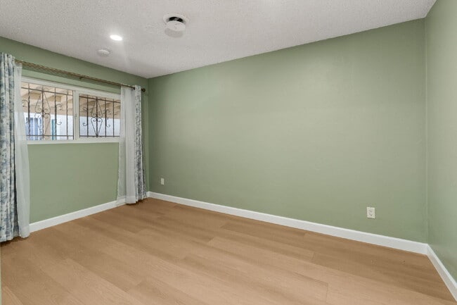 Building Photo - Spacious 3BR Retreat in the Heart of Cherokee Point
