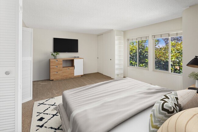 Building Photo - Stunning townhouse in La Jolla / North UTC area