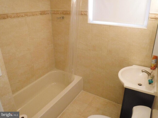 Building Photo - 540 George St