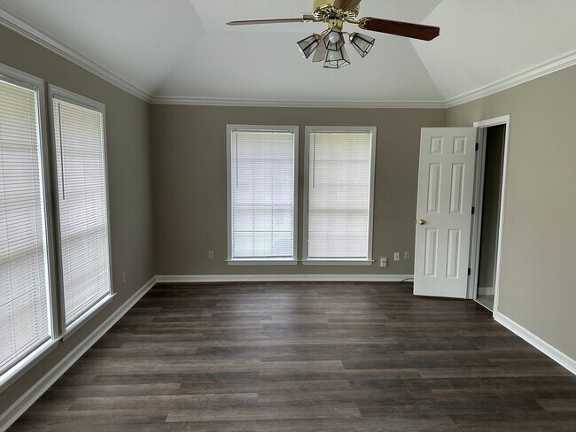 Building Photo - 8218 Clinton Way Cove