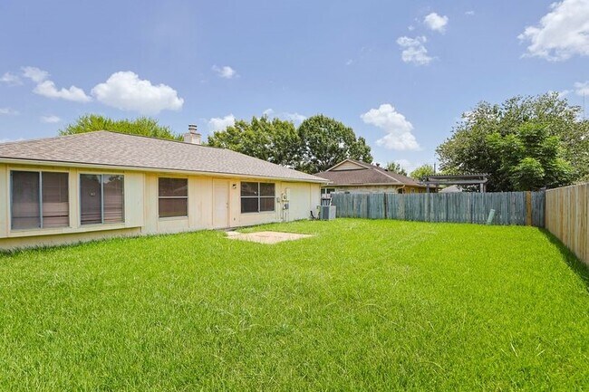 Building Photo - 8215 Summer Quail Dr