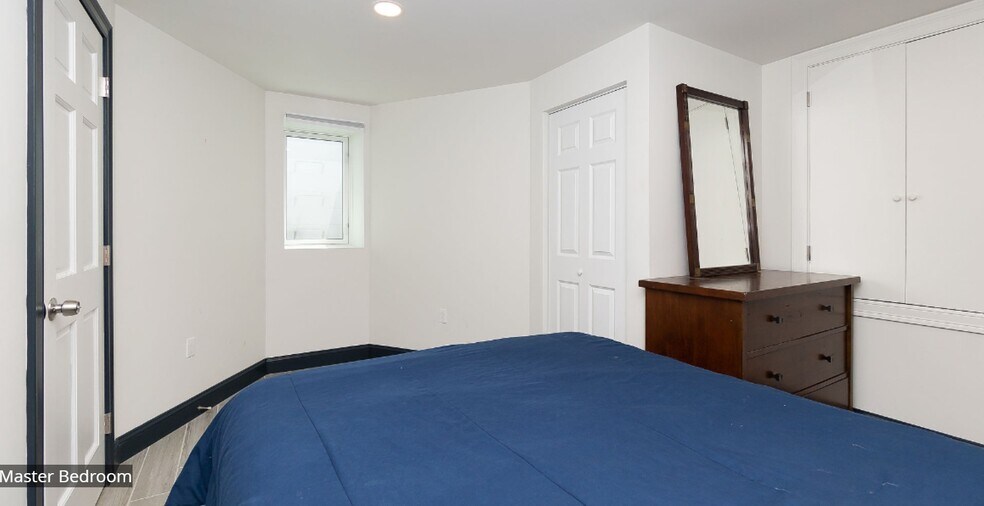 Building Photo - 8 Alveston St