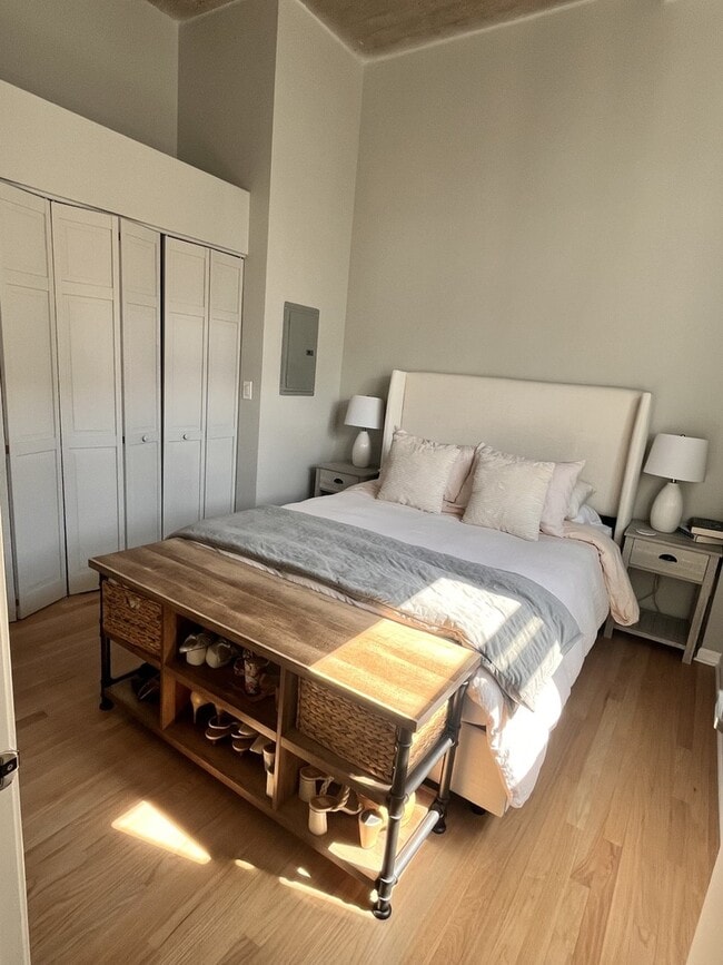 Building Photo - 758 N Larrabee St