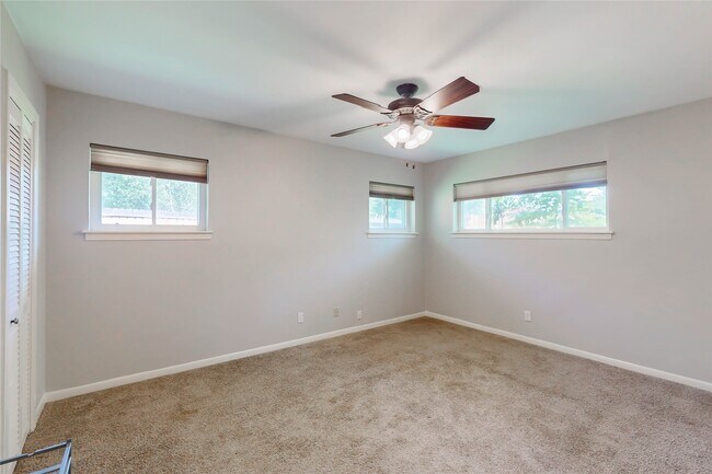 Building Photo - 5338 Creekbend Dr