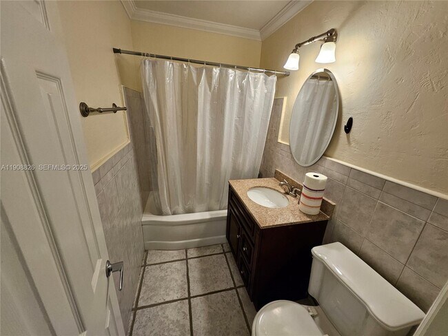 Building Photo - 2016 NE 26th Dr