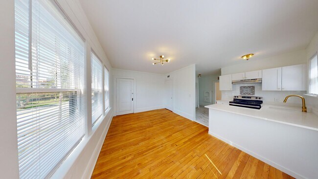 Building Photo - 2335 Riverside Ave! - 2ND FLOOR UNIT