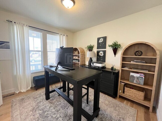 Building Photo - 13360 Olive St