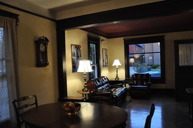 Building Photo - 1594 Mill St