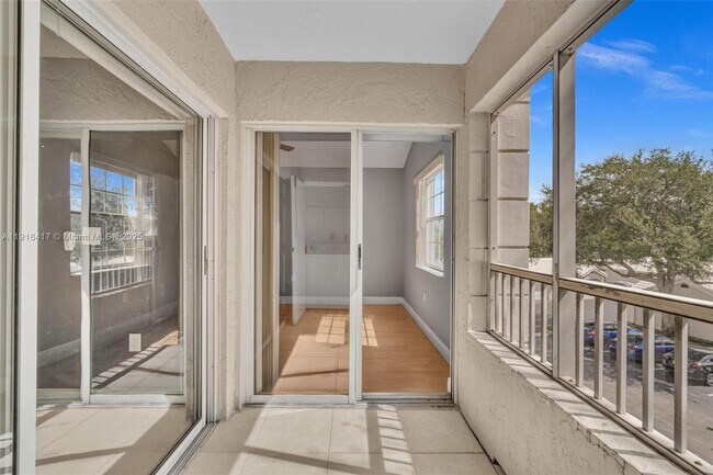 Building Photo - 2850 N Oakland Forest Dr