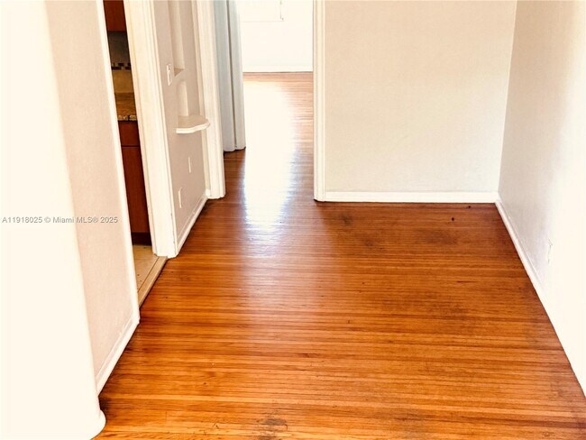 Building Photo - 503 SW 19th Ave