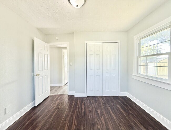 Building Photo - 5506 Staley Dr