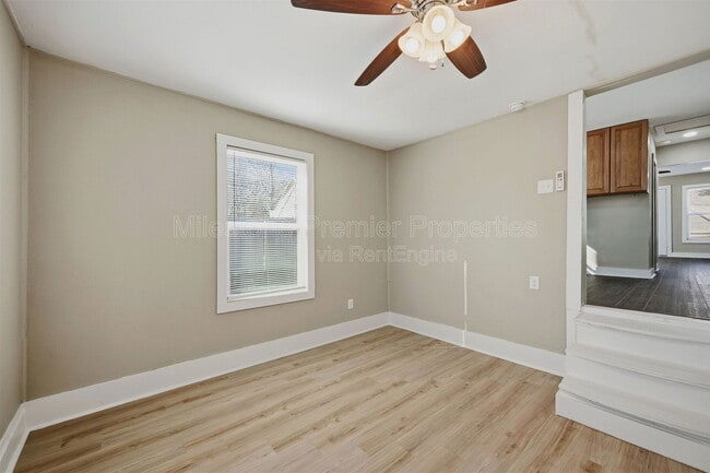 Building Photo - 514 S Chandler Ave