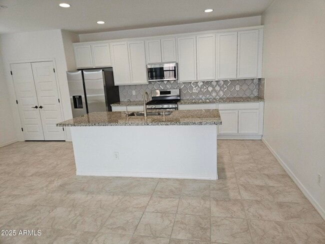 Building Photo - 14224 W Hackamore Dr