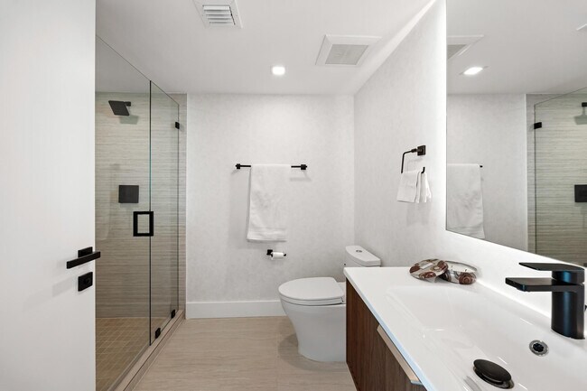 Building Photo - 9499 Collins Ave