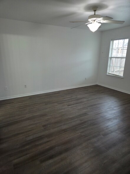Building Photo - 4202 Magnolia St