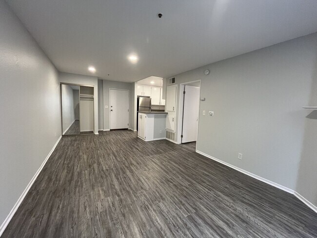 Interior Photo - 4378 Sepulveda Blvd