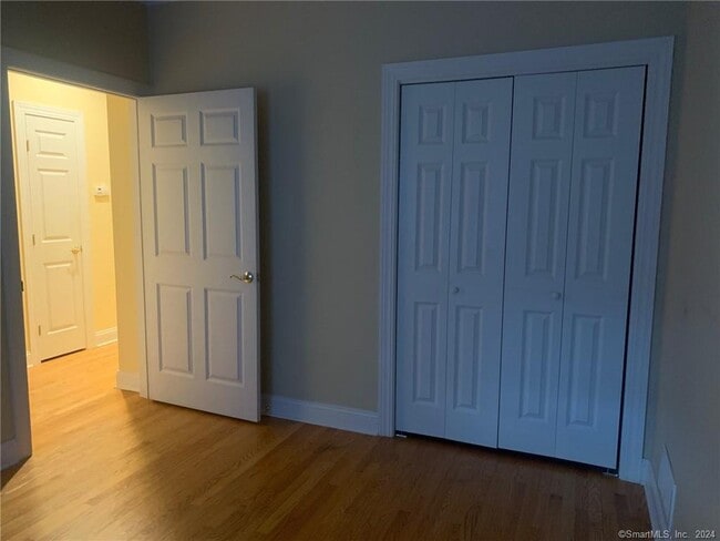 Building Photo - 5 Pondview Cir