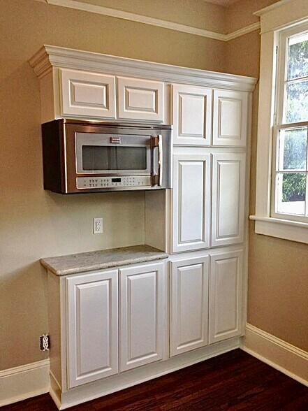 Additional storage (pantry) and microwave - 1217 Foucher St