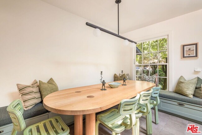 Building Photo - 2015 Nichols Canyon Rd
