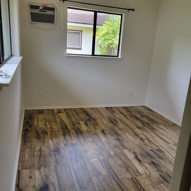 Building Photo - Kapahulu 3 bed, 2 bath single family home