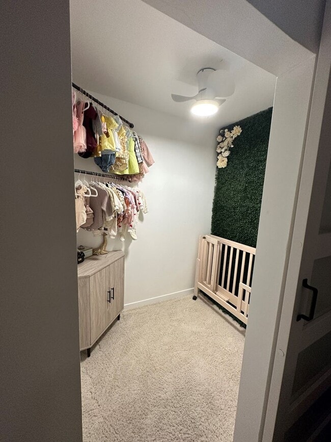 Building Photo - Remodeled townhome located in the Cape at ...