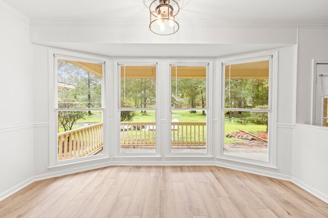 Building Photo - Renovated Home on Large Corner Lot in Coveted Strathy Hall
