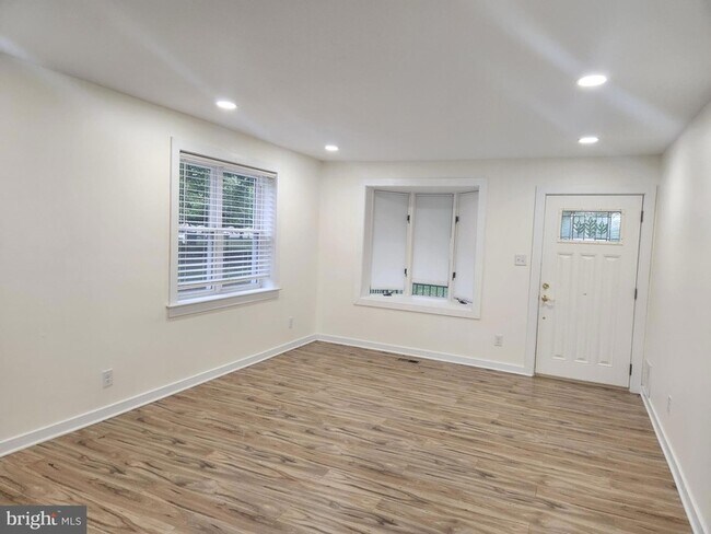 Building Photo - 108 Borton Landing Rd