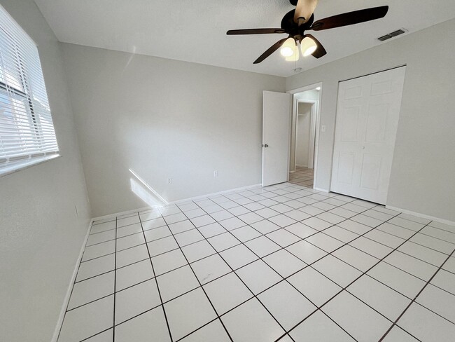 Building Photo - 2 BED/1 BATH COMING SOON!