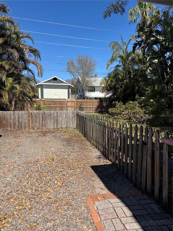 Building Photo - 810 22nd Ave N