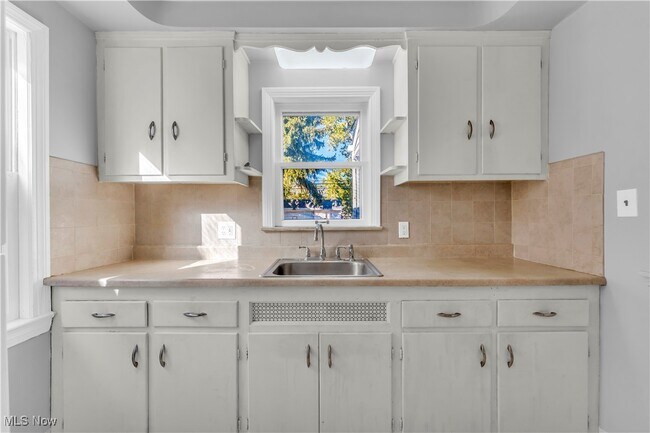 Building Photo - 4061 Verona Rd