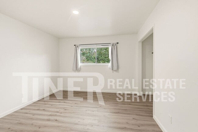 Building Photo - 6218 Stanley Ave