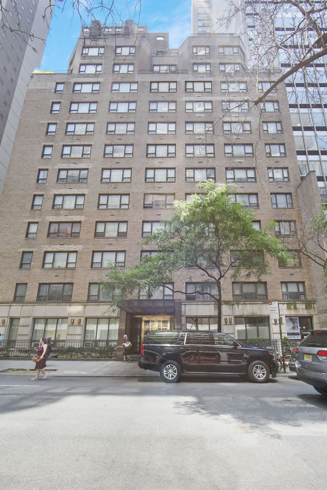 Building Photo - 210 E 47th St