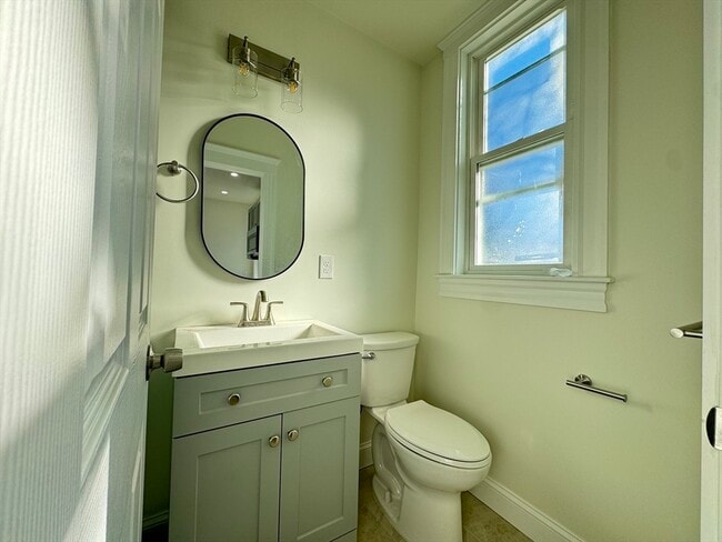 Building Photo - 39 Newbury Ave