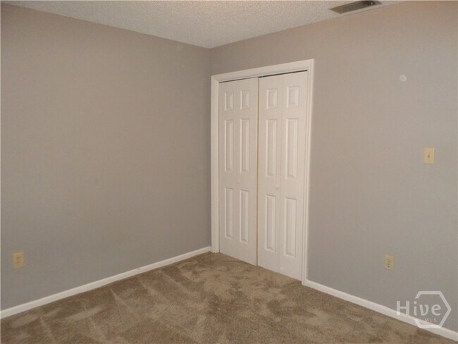 Building Photo - 29 Colony Park Dr