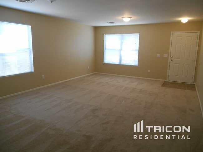 Building Photo - 106 S Valle Verde