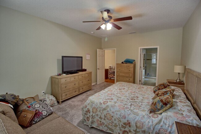 Building Photo - 7973 Pleasant Pine Cir