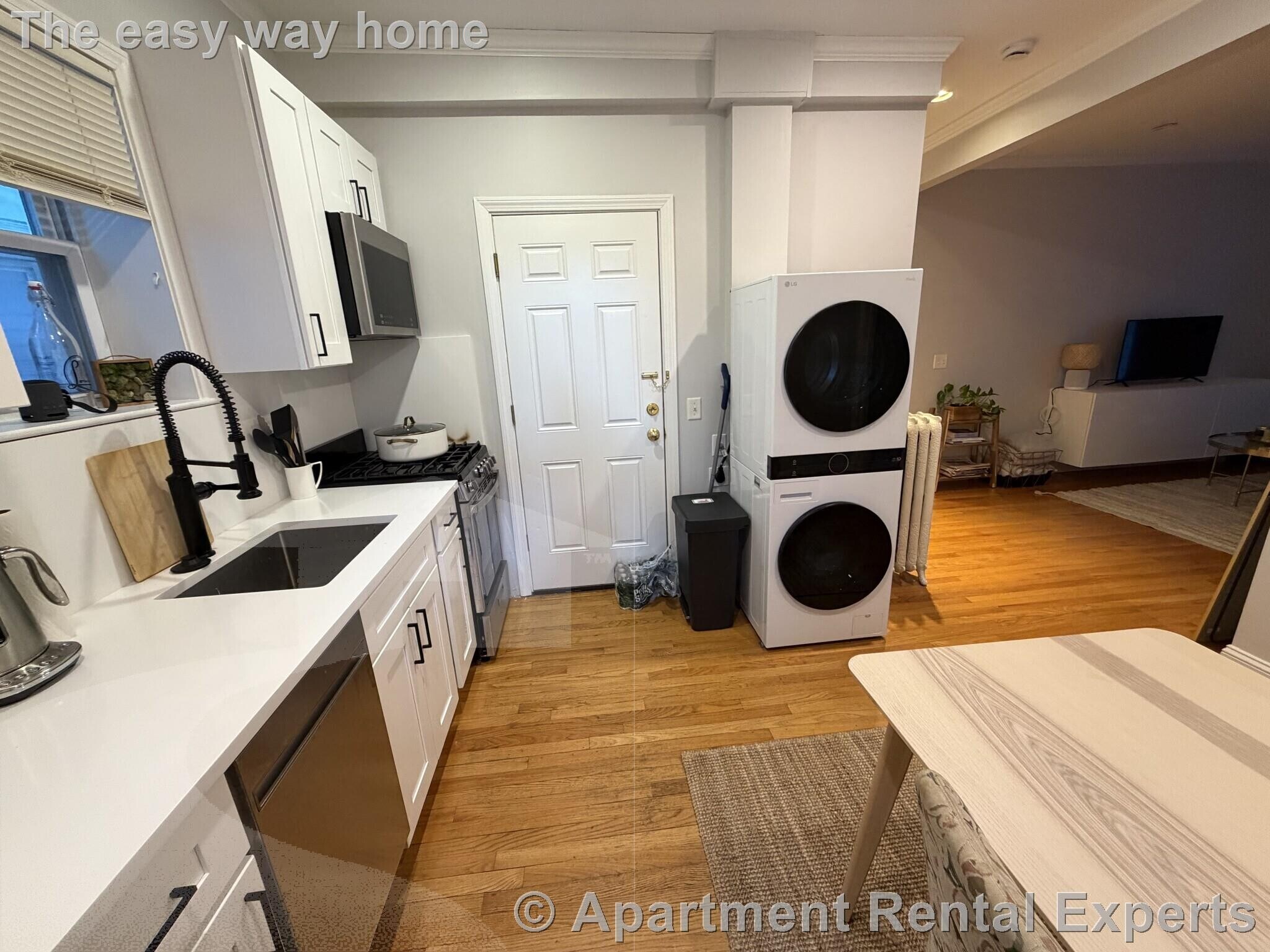 Building Photo - 1576 Cambridge St