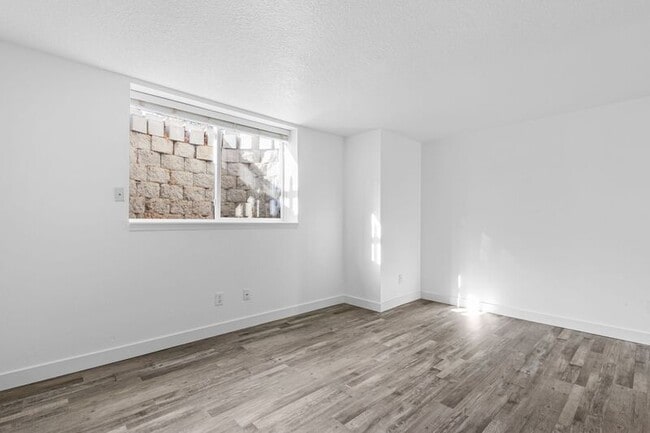 Building Photo - 16480 SW Gleneagle Dr