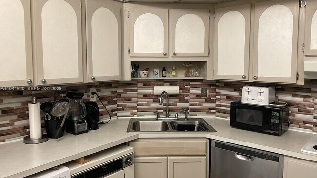 Building Photo - 4020 Galt Ocean Dr