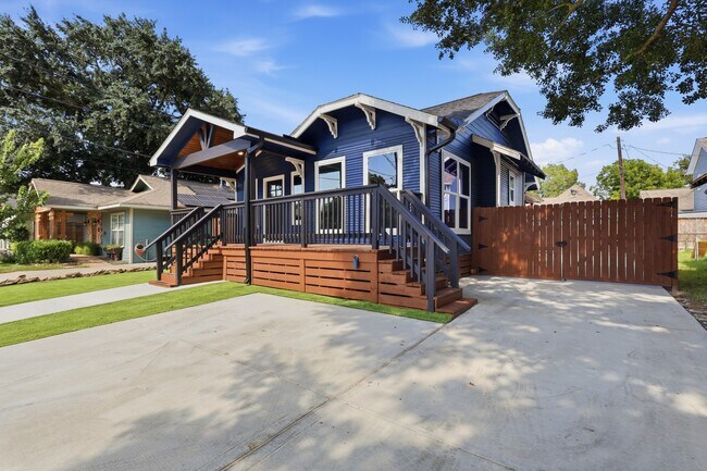 Building Photo - 105 Opal Ct