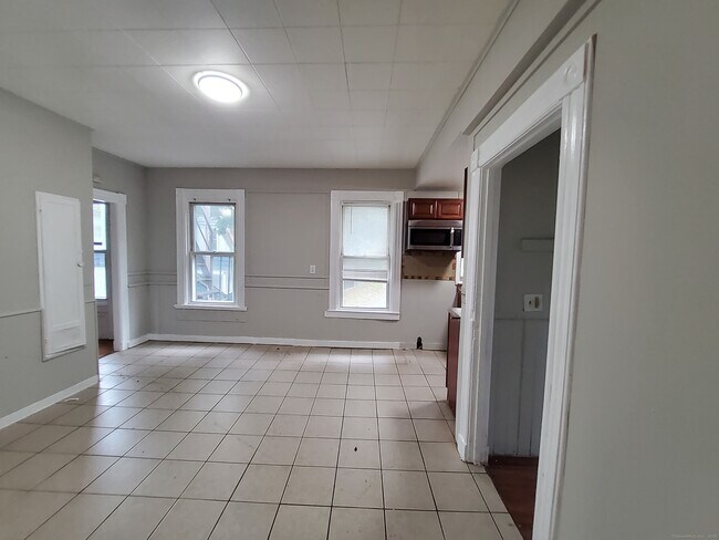 Building Photo - 58 Derby Ave