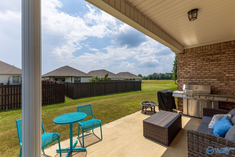 Building Photo - 15695 Landview Ln