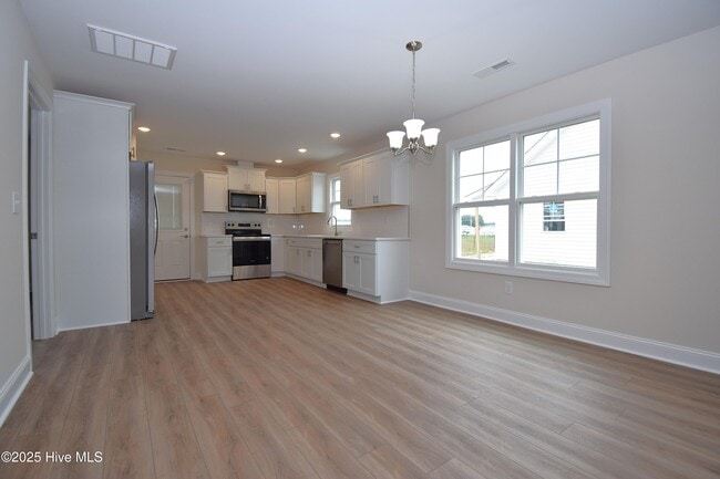Building Photo - 640 Abigail Taylor Dr