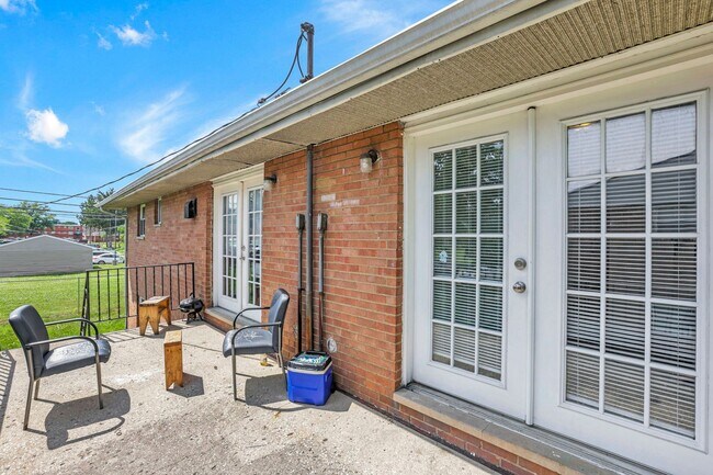 Building Photo - 861 Kingsford Rd