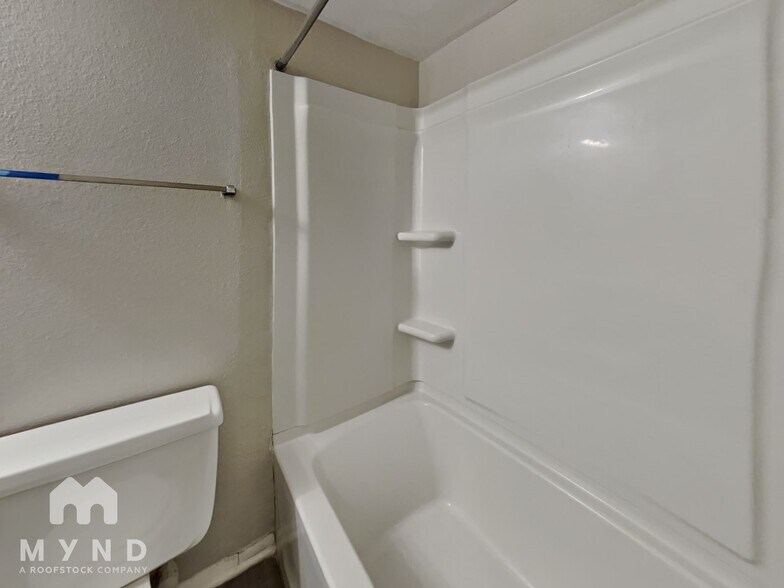 Building Photo - 15049 N 29th Ave