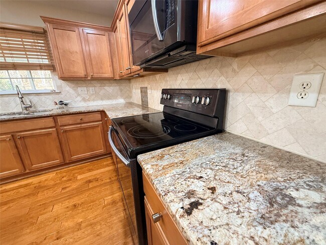 Building Photo - 5219 Sunriver Rd