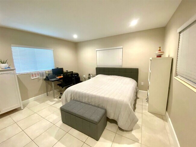 Building Photo - Southwest 77th Avenue, Pinecrest, FL 33156...